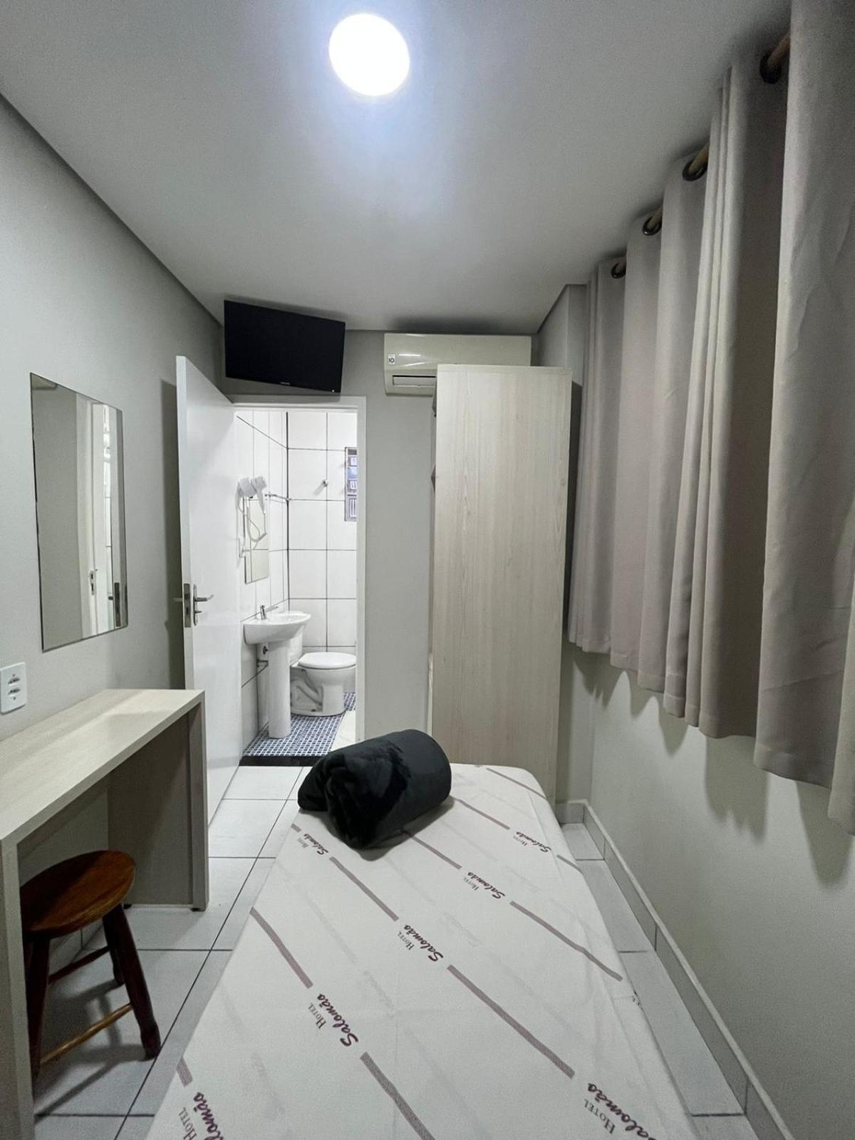 Hotel Salomão - Próximo a 25 de Março, Bom Retiro, Brás e Rua Santa Efigênia, a 2 minutos do Mirante Sampa Sky e pista de Skate Anhangabaú São Paulo Exterior foto