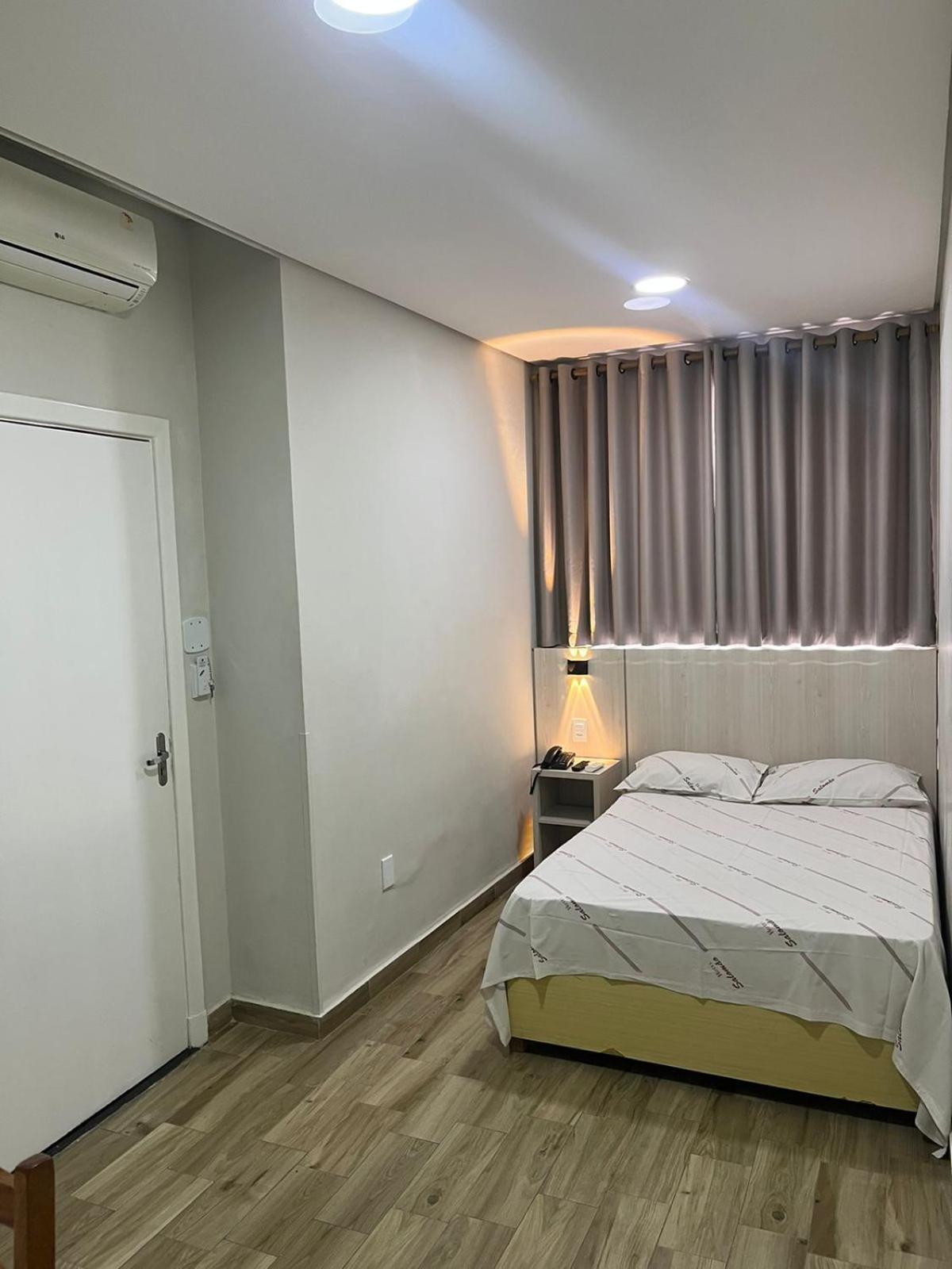 Hotel Salomão - Próximo a 25 de Março, Bom Retiro, Brás e Rua Santa Efigênia, a 2 minutos do Mirante Sampa Sky e pista de Skate Anhangabaú São Paulo Exterior foto
