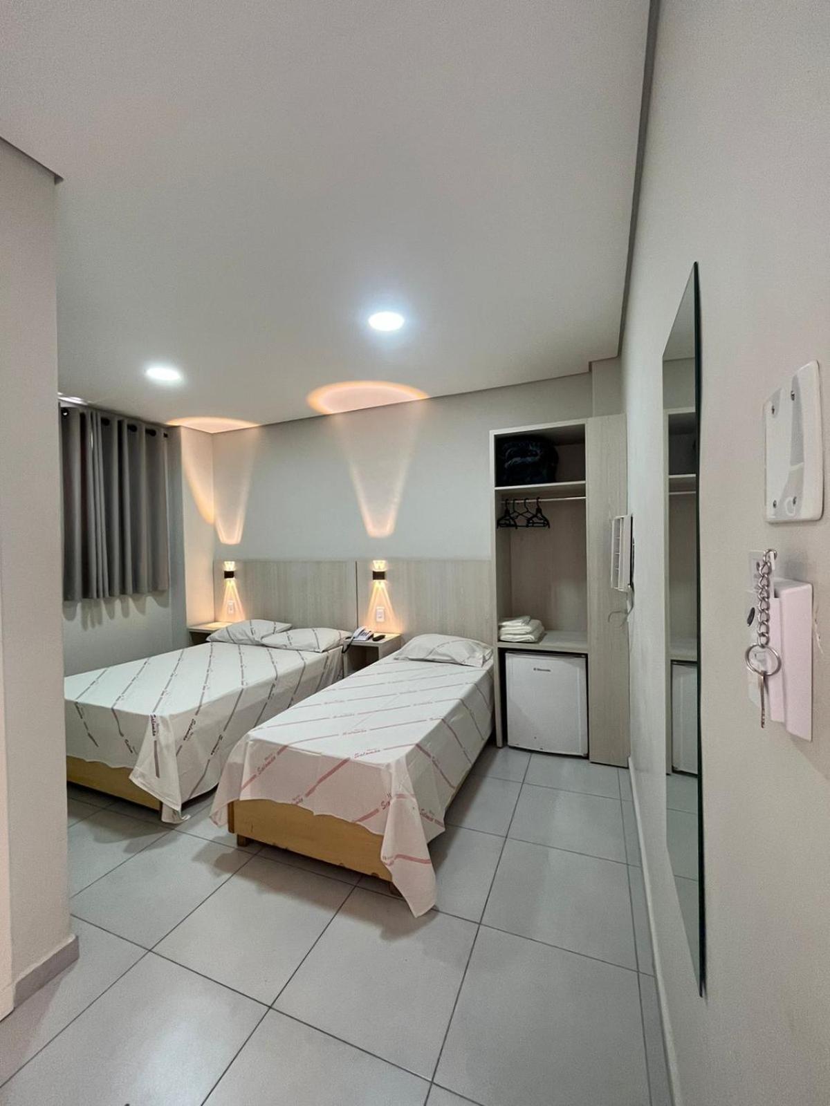 Hotel Salomão - Próximo a 25 de Março, Bom Retiro, Brás e Rua Santa Efigênia, a 2 minutos do Mirante Sampa Sky e pista de Skate Anhangabaú São Paulo Exterior foto