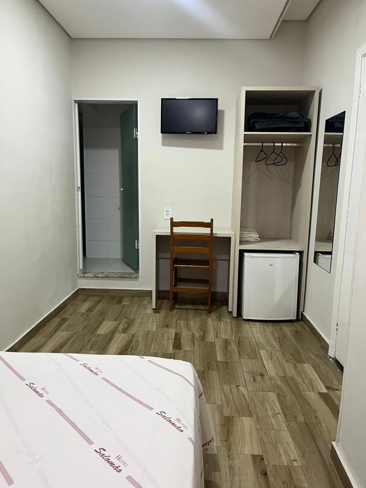 Hotel Salomão - Próximo a 25 de Março, Bom Retiro, Brás e Rua Santa Efigênia, a 2 minutos do Mirante Sampa Sky e pista de Skate Anhangabaú São Paulo Exterior foto